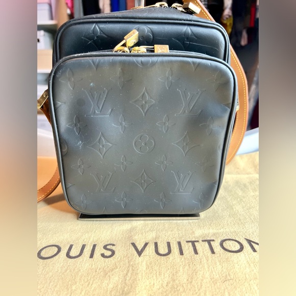 Authentic Louis Vuitton Vernis - Picture 4 of 9